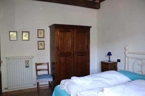 Ένα ή περισσότερα κρεβάτια σε δωμάτιο στο agriturismo trefossata