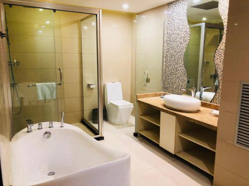 Bathroom sa Lavande Hotel Lanzhou