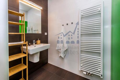 A bathroom at Londýnská Luxury Apartment