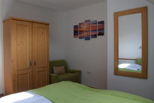 Postel nebo postele na pokoji v ubytování Landhaus Holzer