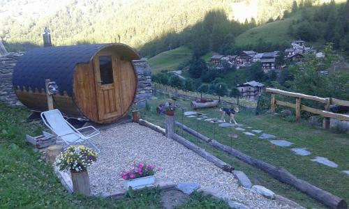 CasAlpAca B&B con sauna a Praliにある庭