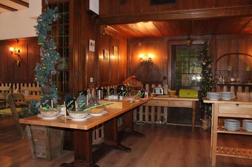 a kitchen with a long table with christmas decorations at Action Forest Hotel - Kletterwald - Lasertag - nähe Badeparadies in Titisee-Neustadt
