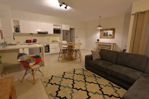 Una cocina o zona de cocina en Beach Cove 4