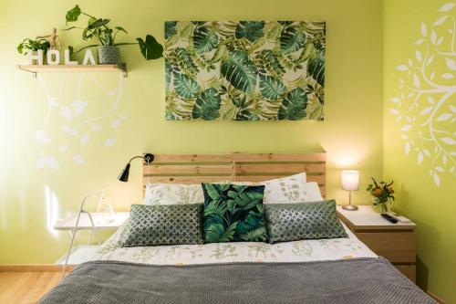 a bedroom with a bed and a painting on the wall at Ático en Céntrico edificio cerca de la Gran Vía - Madrid in Madrid