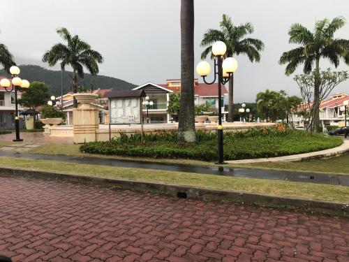 Bangunan di mana terletaknya taman percutian