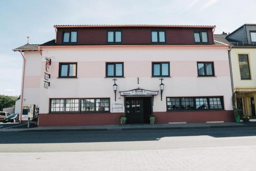 a large white building with a black door at Gasthaus Stroh in Buchholz