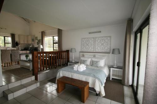 Ein Bett oder Betten in einem Zimmer der Unterkunft Dusk to Dawn Guesthouse