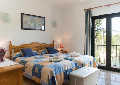 Gallery image of Apartamentos Vista al Puerto in Cala Figuera