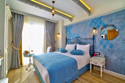 A bed or beds in a room at Yılsam Sultanahmet Hotel