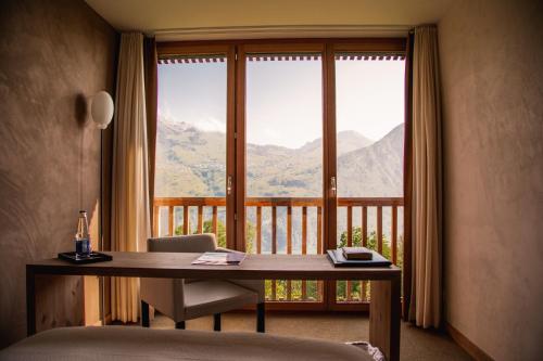 Nespecifikovaný výhled na hory nebo výhled na hory při pohledu z hotelu