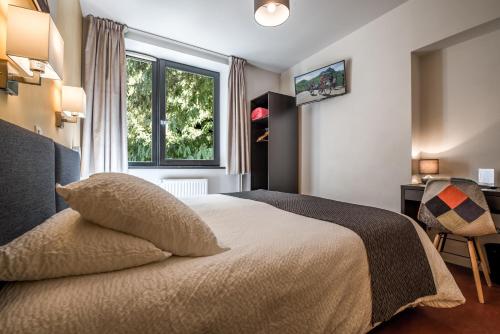 Letto o letti in una camera di Hôtel Le Marintan