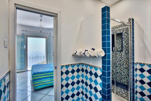 Ένα μπάνιο στο DOMUS VIGNA Fusco, Vista Mare, Amalfi Coast