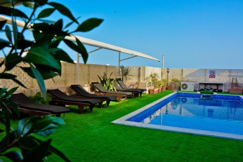 المسبح في Al Maha Int Hotel Oman أو بالجوار