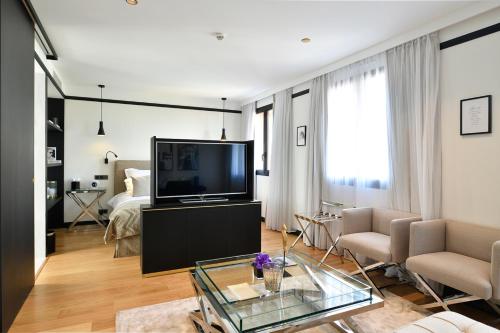 Gallery image of Hôtel Restaurant le Touring - Teritoria in Saint-Raphaël