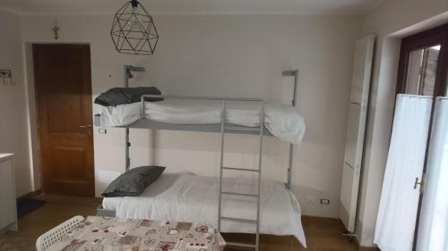 a room with three bunk beds in a room at La casa degli gnomi in Riva Valdobbia