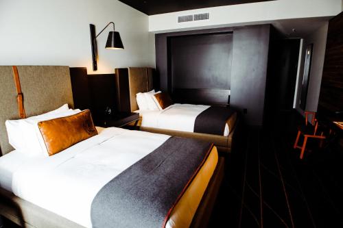 The George, by Valencia Hotel Collectionにあるベッド