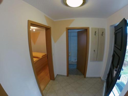 a hallway leading to a bedroom with a mirror at Ferienwohnung Am Berzdorfer See, Görlitz, Klein Neundorf, Seestraße in Görlitz