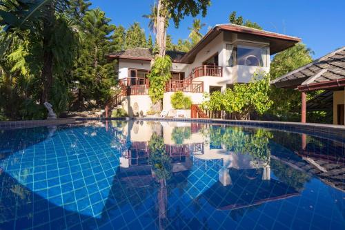 an image of a swimming pool in front of a house at Villa Liu in Nathon
