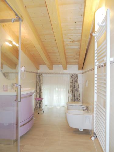 Ένα μπάνιο στο B&B La Casa di Rosa