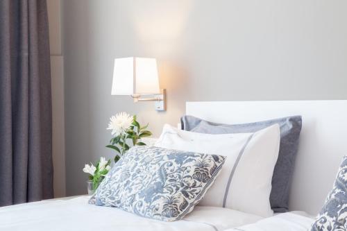 a bedroom with a bed with a pillow and a lamp at Hotel The Park Derio in Derio
