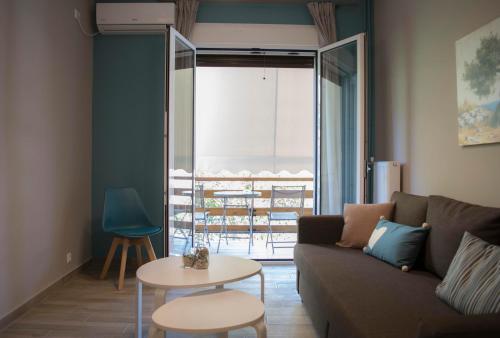 Chic and Minimal apartment close to Thissio Metro