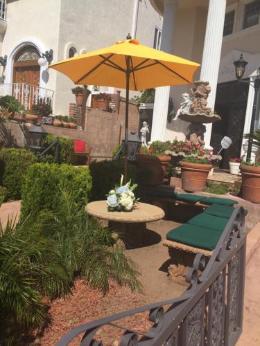 Entire Second Flr - Santa Monica Luxury Roman Villa photo 13