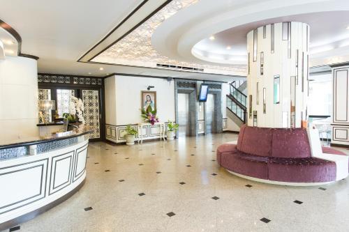 Gallery image of The Legacy Hotel in Nonthaburi