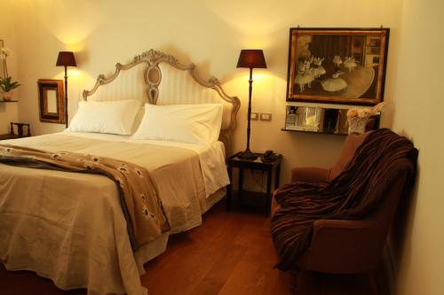 A bed or beds in a room at Balneum Boutique Hotel & B&B