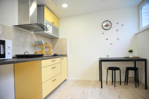 Kuchyň nebo kuchyňský kout v ubytování Savan House "Easy Kaunas"