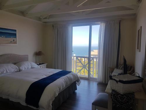 Postel nebo postele na pokoji v ubytování Pinnacle Point Lodge 26