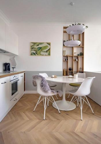 Hip, Cosmopolitan Gem in the Heart of Sofia by Flat Mаnager