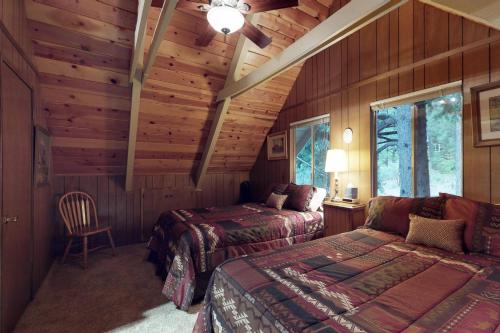 เตียงในห้องที่ Bears Meadow