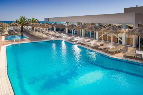 Kolam renang di atau dekat dengan Odyssia Beach Hotel