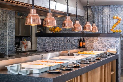 Makanan di atau berdekatan hotel