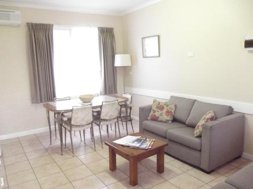 พื้นที่นั่งเล่นของ Lakes Entrance Holiday Units