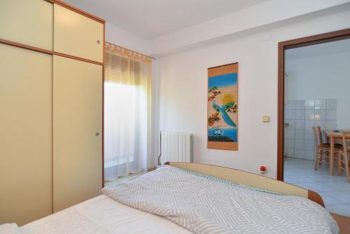 Un pat sau paturi într-o cameră la Apartments Dolinka