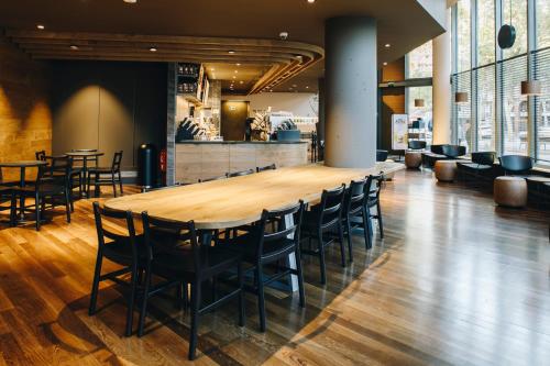 B Hotel Image
