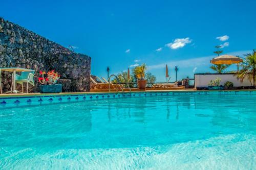 a swimming pool at a resort with blue water at El Hotelito Del Golfo in El Golfo