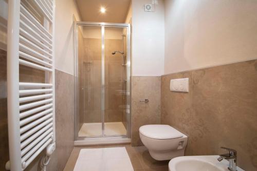 Bathroom sa Apart-Hotel la Rocchetta