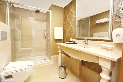 Bathroom sa Asteria Bloom Side