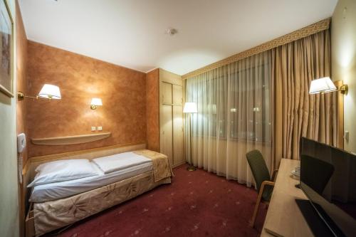Postel nebo postele na pokoji v ubytování HP Park Plaza