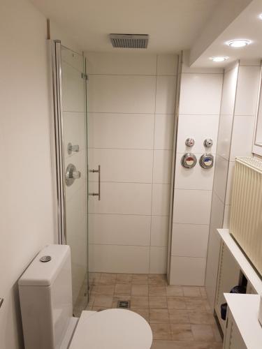 Bathroom sa Dreieich-Buchschlag, Breitseeweg