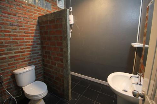 Imagen de la galería de Koh Jum Bungalow & Hostel, en Ko Jum
