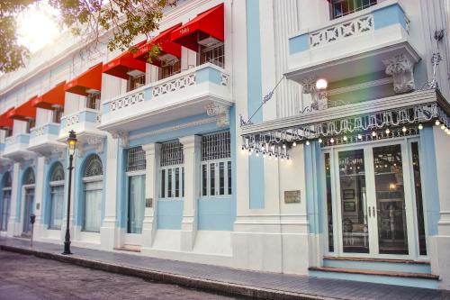 a building on the side of a street at Hotel Melia Ponce in Ponce