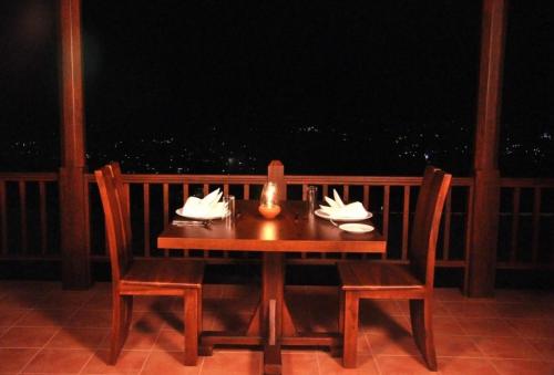 Ein Balkon oder eine Terrasse in der Unterkunft Kandy Highland Unique Hotel
