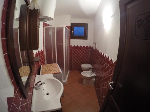 a bathroom with a white sink and a toilet at Casa Vacanze residence Cavour Attico in Valledoria