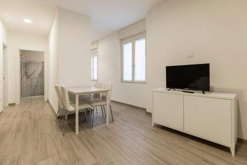 TV a/nebo společenská místnost v ubytování Minisuite Zefiro-Intero appartamento ad uso esclusivo by Appartamenti Petrucci