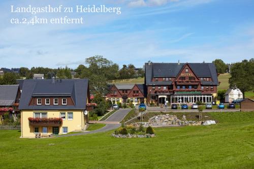 an aerial view of a house with a yard at Zum-Seiffener-Sprengmeister in Kurort Seiffen