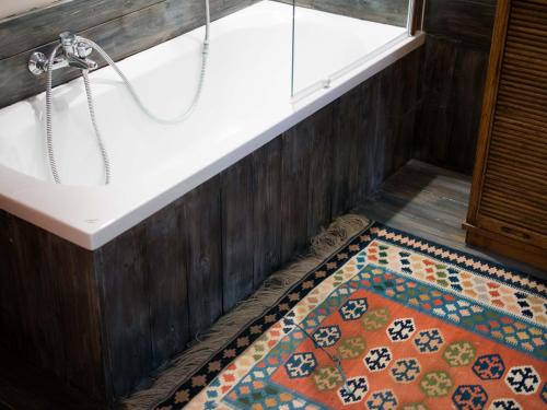 a bathroom with a bath tub and a tile floor at La Luna nel Pozzo in Parma