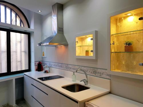 a kitchen with a sink and a window at Apartamento Capuchinos Cordoba in Córdoba